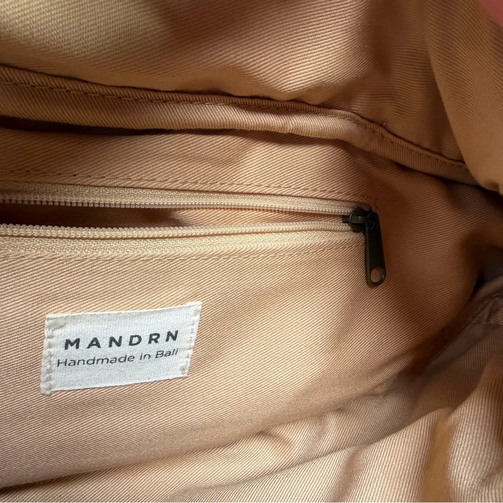 MANDRN Woven Atlas Crossbody! 💃 🔥 - Picture 2 of 14